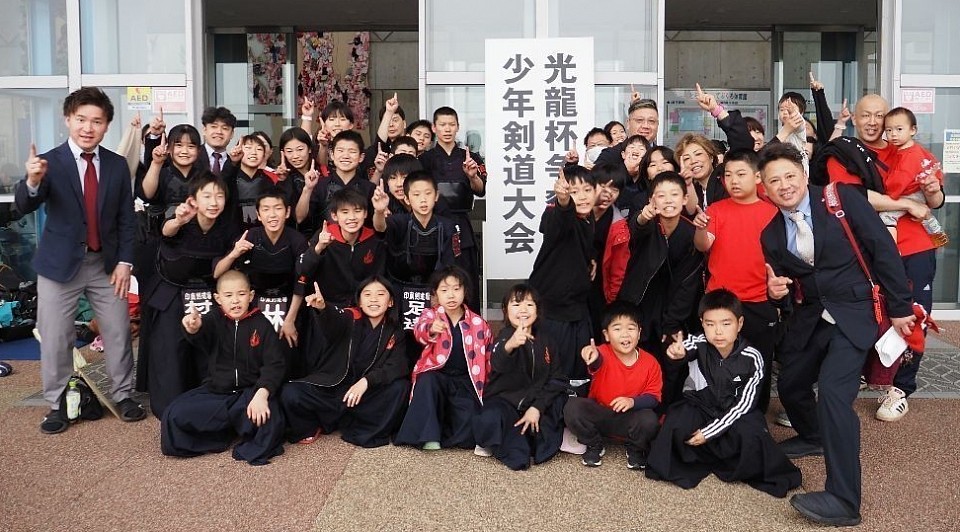 光龍杯争奪少年剣道大会に参加しました！笑顔😄をテーマに臨んだ今大会では高学年団体戦準優勝🥈個人三位🥉デビュー戦の子も頑張りました😄