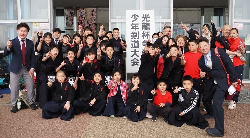 光龍杯争奪少年剣道大会に参加しました！笑顔😄をテーマに臨んだ今大会では高学年団体戦準優勝🥈個人三位🥉デビュー戦の子も頑張りました😄