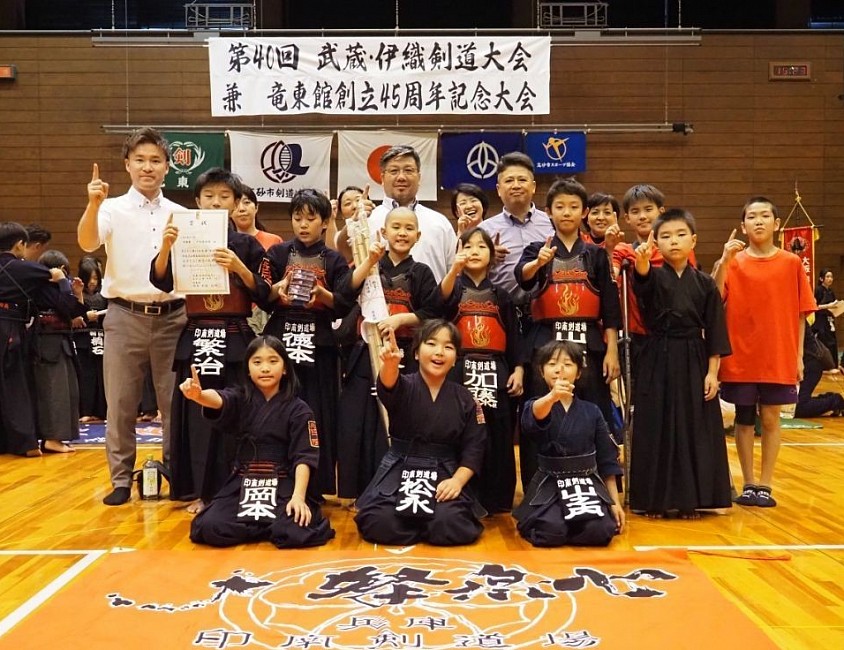 第46回武蔵伊織剣道大会で準優勝に輝きました🥈女子チームも全試合大将につなぐ頑張りを見せてくれました🔥