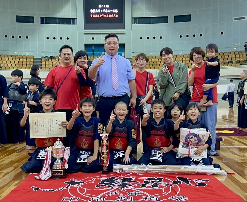 第11回和歌山県ビッグホエール杯全国選抜少年剣道錬成大会に参加し、高学年の部で135チームの頂点に立ちました🏆️